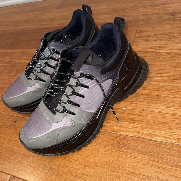 Authentic Men Louis Vuitton Sneaker - Picture 2 of 8